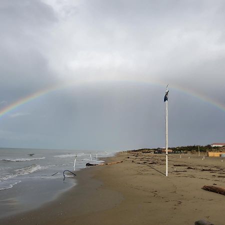 Appartamento 9 Residance Piviere Calambrone Bagian luar foto